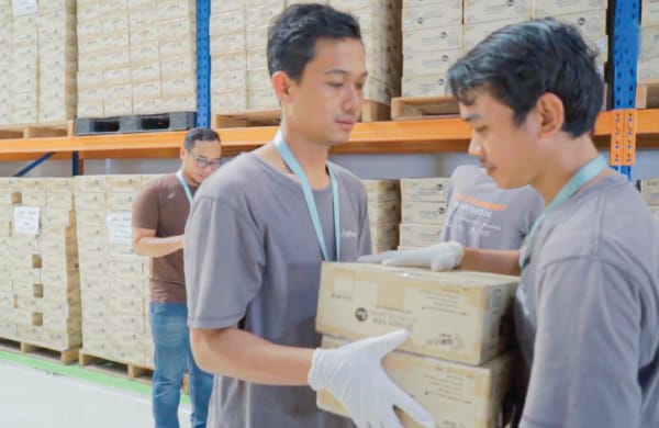 staring business as distributor image