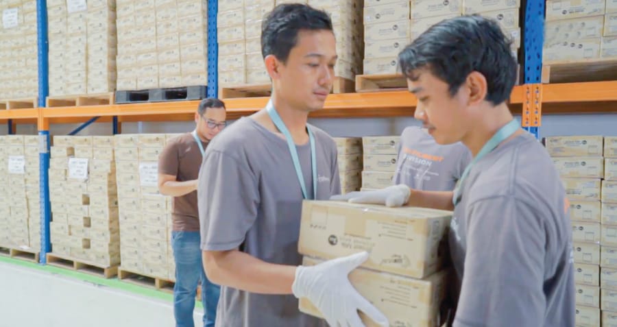 staring business as distributor image