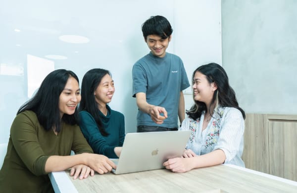 Supportive work relation image